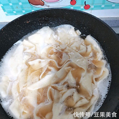 土鸡|新疆大盘鸡&裤带面～超还吃，我家三天两头吃一次