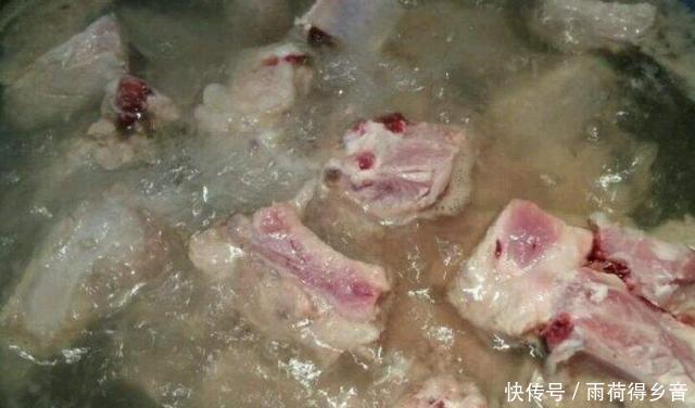 清洗干净|炖排骨很多人都做错了,掌握3个技巧,排骨鲜美软烂,半小时炖好