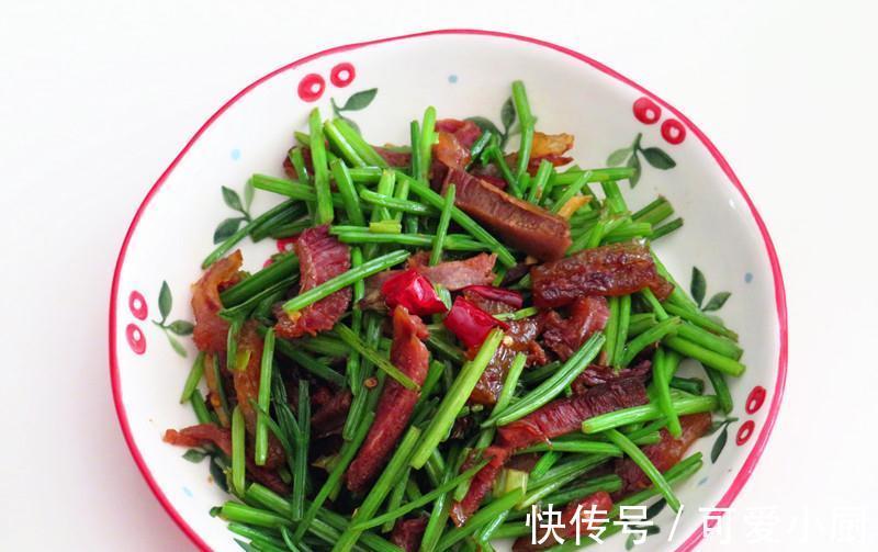 娘倆的午餐擺了一桌,女兒見(jiàn)了說(shuō)太豐盛,曬給同學(xué)紛紛點(diǎn)贊