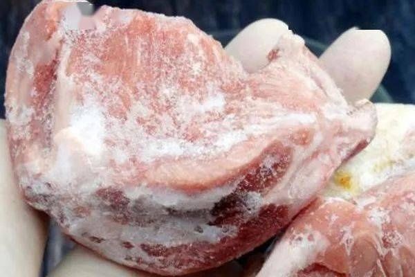 猪肉|冰箱里拿出来的肉,不要再用清水泡了,教你一招和新鲜的肉没区别