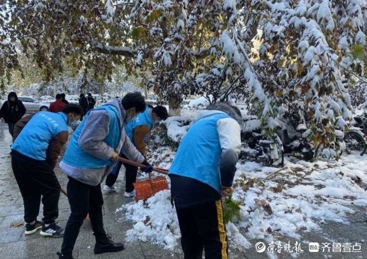 大学生|齐鲁工业大学青年志愿者不畏严寒，奋战一天清除积雪方便师生出行