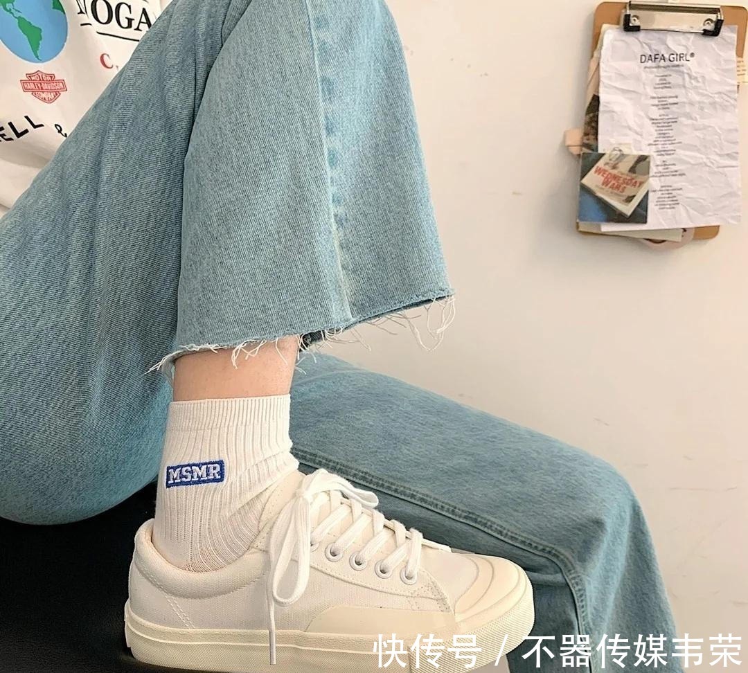 时尚|经久不衰的时尚单品牛仔裤，怎样穿搭好看？3个方法接地气又时髦