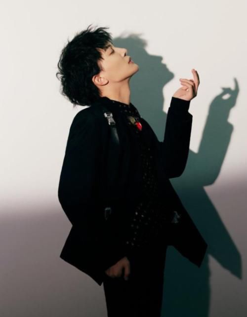 春晚大赢家，独揽四个热搜，周深实力再获认可