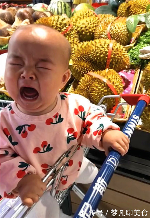 宝宝|宝宝爱拍打超市水果,妈妈给了他一个难忘的回忆,网友:太坏了