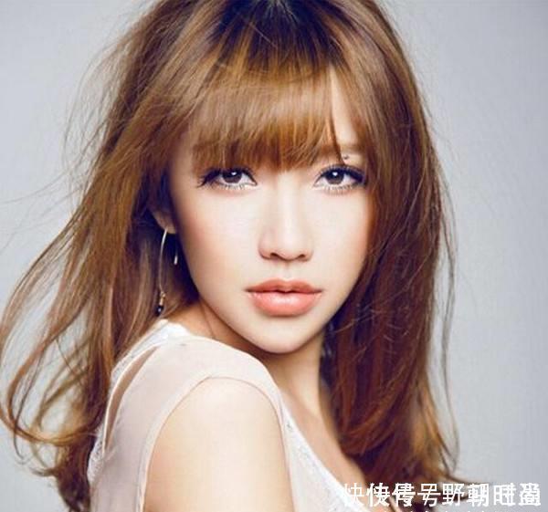 闺蜜直接把洗发水抹到头发上,难怪脱发掉发,原来我们都做错了