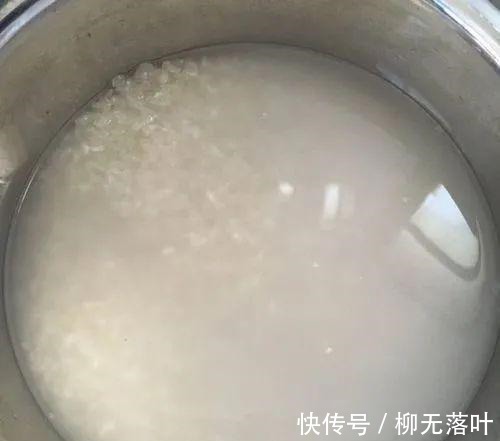 蒸米饭，这2种调料缺一不可，很多人不知道，难怪米饭不香不筋道！