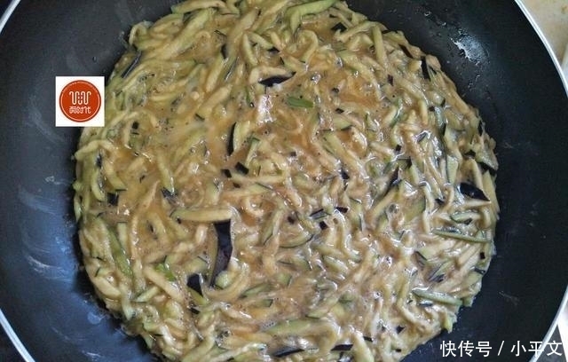 茄子别再炒了,换种吃法比炒着吃营养翻倍,上桌大家抢着吃!