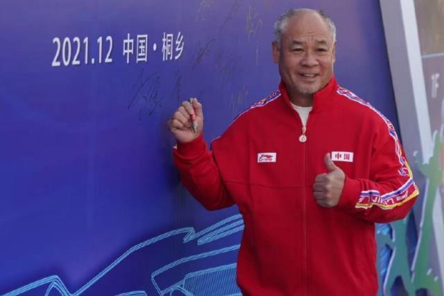 李春阳|帅气!李大双李小双一起出镜,丁宁也来助阵,美女冠军紧挨李宁