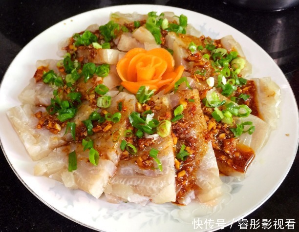  晶莹剔透|做猪皮冻时，猪皮焯水后就煮是大错！多加这1步，猪皮晶莹剔透