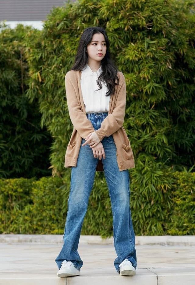 针织衫 秋冬内搭的“神器”,保暖又美观,这样选择开衫就对了