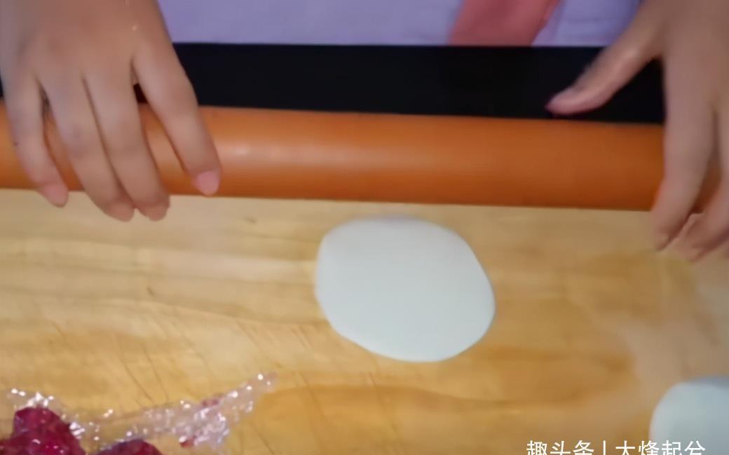 油酥球|美味鲜花饼的家常做法,香软可口,玫瑰味十足,酥到掉渣