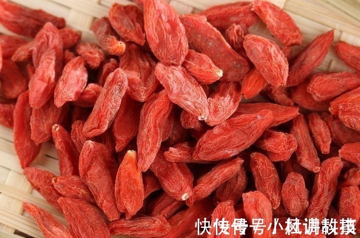 肝脏|蒲公英的“黄金搭档”,坚持1周泡水喝,清洗肝脏保健康