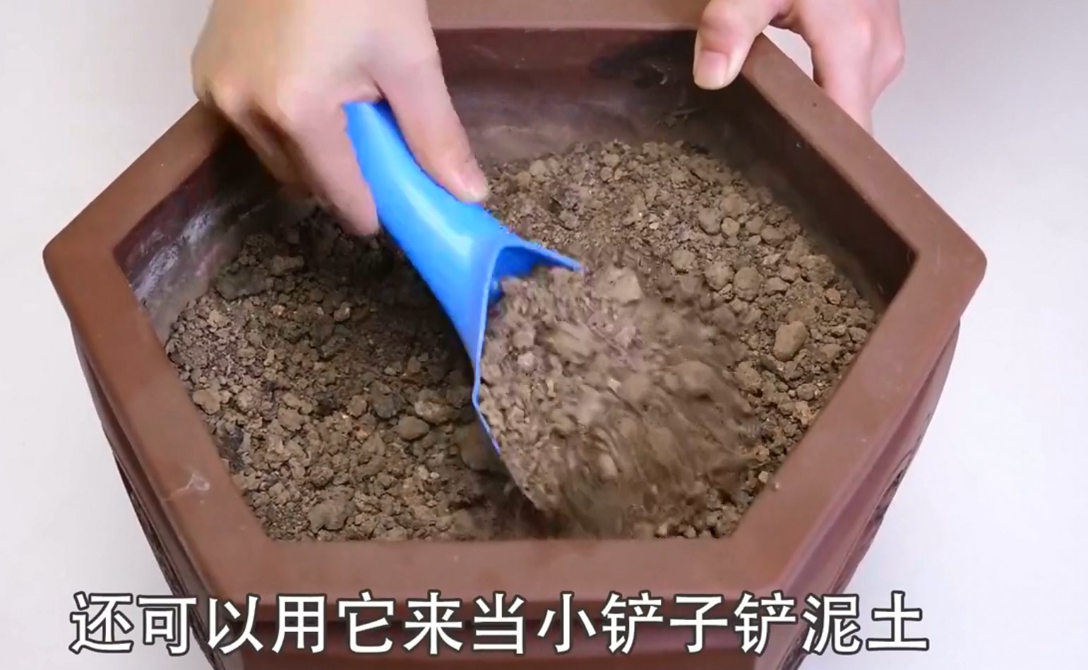 一条线|洗衣液瓶不要扔，一个瓶子简单改造成多个神器，全家人都抢着用