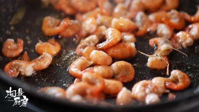 虾头别扔掉！变废为宝就2步，色香味浓金黄诱人