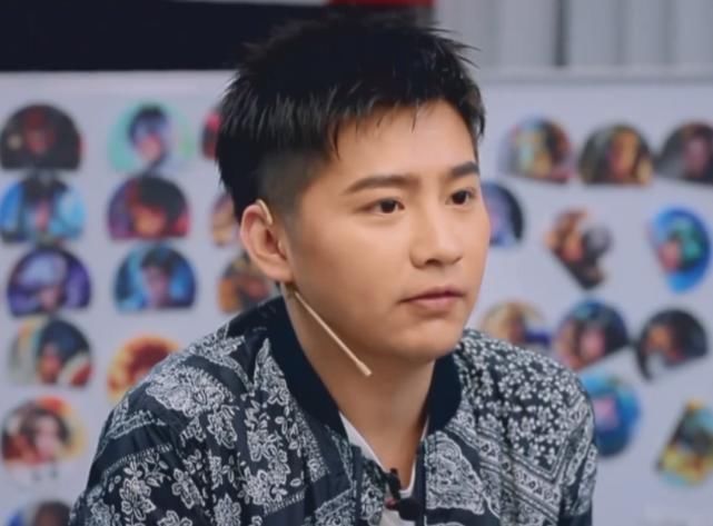 阿泰亮相荣耀美少女，全程包袱不断太欢乐，散伙饭都吃上了