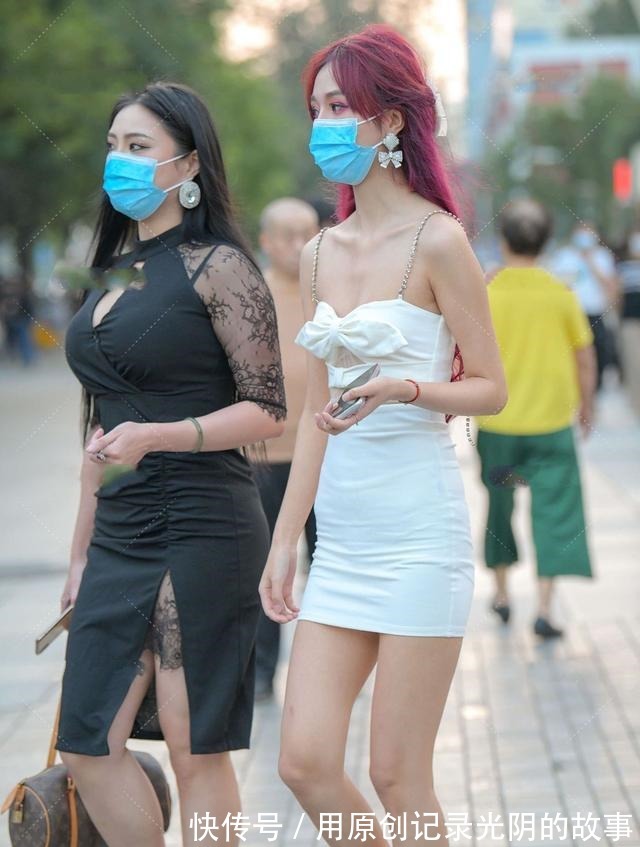 高跟鞋 白色套装裙,款式清新大气,链条肩带独特又时尚!