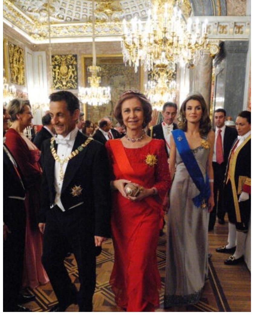 红宝石 索菲亚的红宝石首饰好美,不光格蕾丝有戴过,连赫本也有类似的