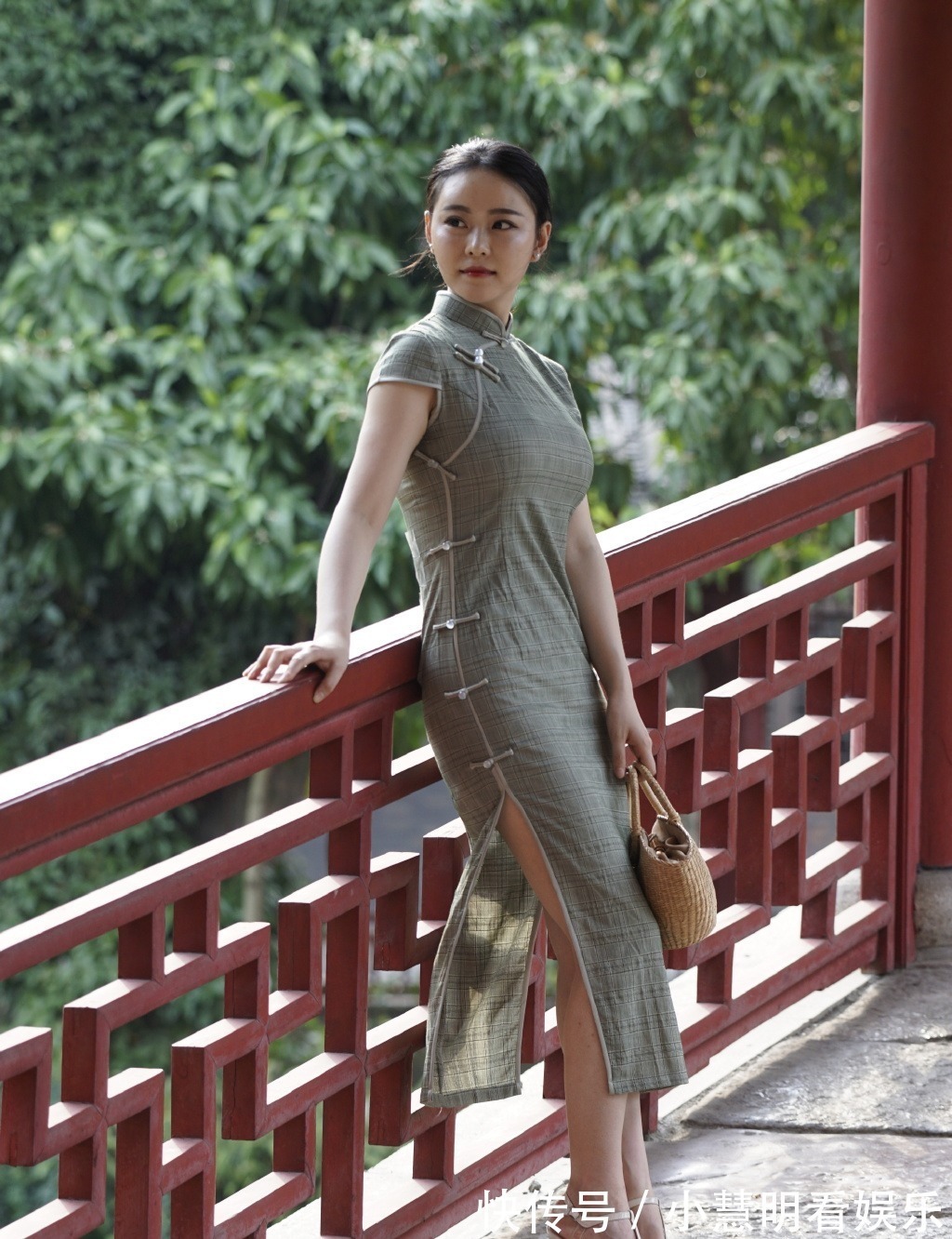 气质 气质时尚的搭配,穿国风旗袍,做知性温柔的女人!