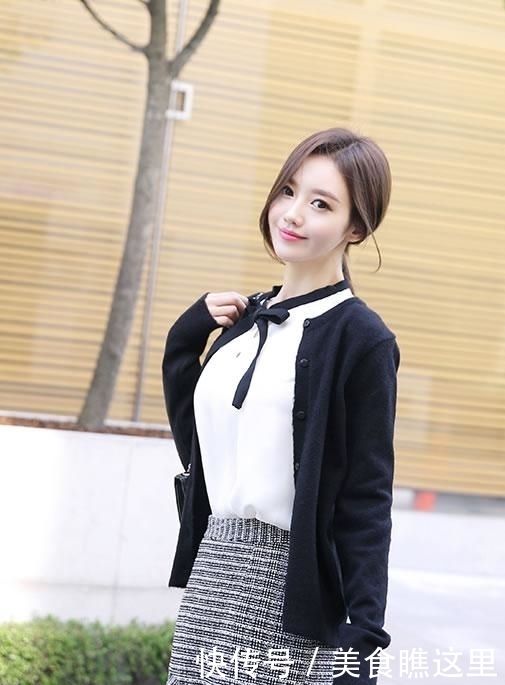女人35岁，少穿一身黑！试试“亮丽”穿搭，显年轻与魅力