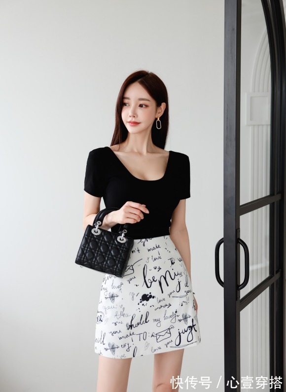 时尚|女神孙允珠高清时尚搭配:波斯风情光影幻梦字母职业裙