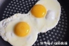 平底锅|当厨师的叔叔告诉我，餐厅用一个鸡蛋就能煎10个荷包蛋，太坑人