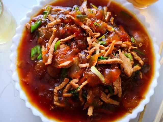 老婆同事来玩，我做8道菜招待，大家都不淡定：好想有这样的老公