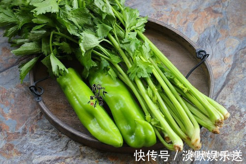 夏天|夏天遇上此菜，我从来不还价，三两下炒一盘，比大鱼大肉都香！