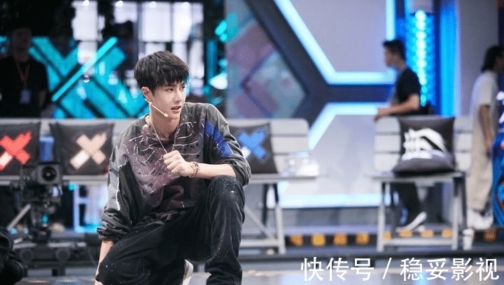 艺人|王一博中国红街头风造型公开后，他从主持人到街舞明星都有新变化