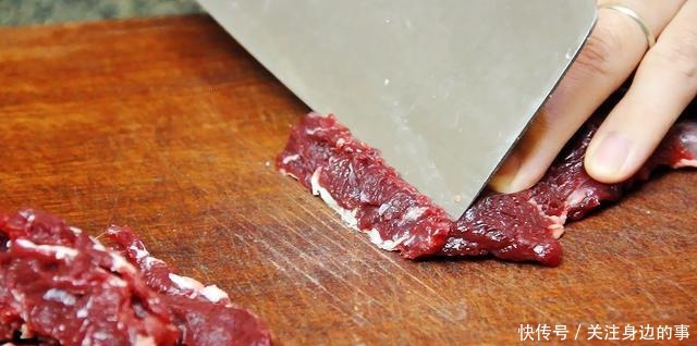 牛肉想要嫩滑,千万不要直接下锅,多加一个步骤,嫩滑又入味