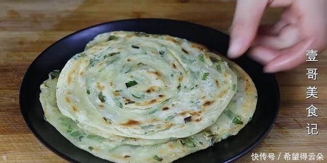 解馋|面粉最解馋的做法，我家一周吃5次，比手抓饼还香，上桌瞬间扫光