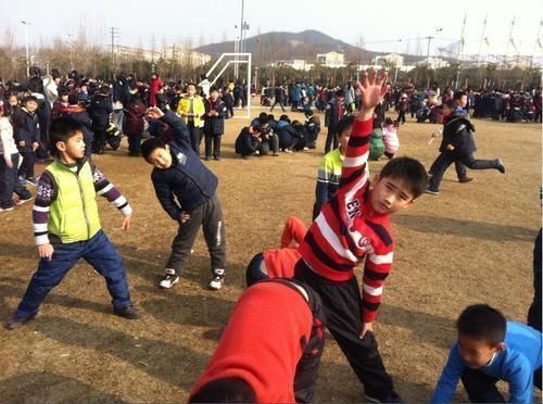 小学生作文《妈妈疯了》，老师评语是亮点，中国小学生太累了！