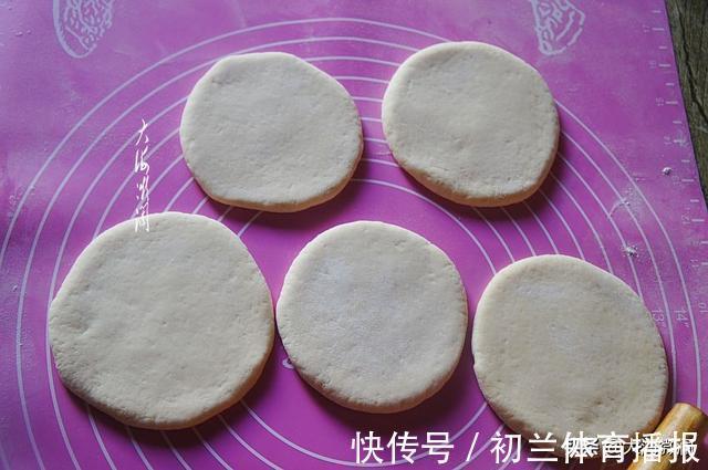 发面饼|一杯面粉半杯奶，孩子迷上这早餐饼，比包子简单，比油条健康