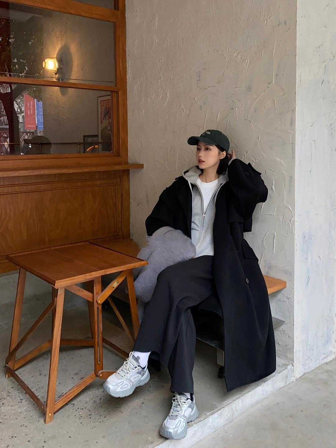 身形 初冬一定要选“大衣+卫衣”!遮肉显瘦又减龄,保暖效果还超赞