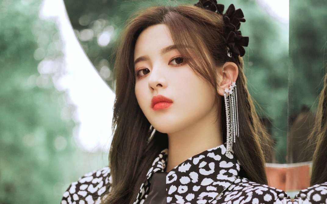 和平精英|杨超越在4年前就被预言成为吃鸡代言人其实真相太励志!