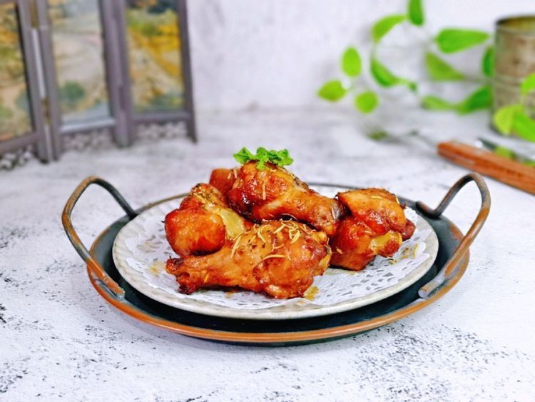 烤好之后出锅装盘即可享用，香气逼人，味道特别棒。