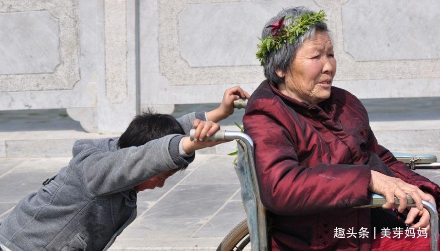 小华|“请倒数第一名家长发言”,差生妈妈这样回答,让班主任无地自容