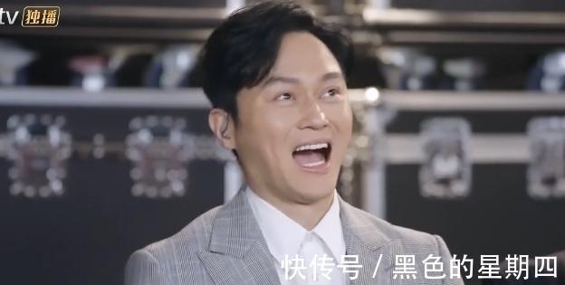 張智霖熊抱陳小春,袁詠儀、應(yīng)采兒積極營業(yè),大灣組最強后援團