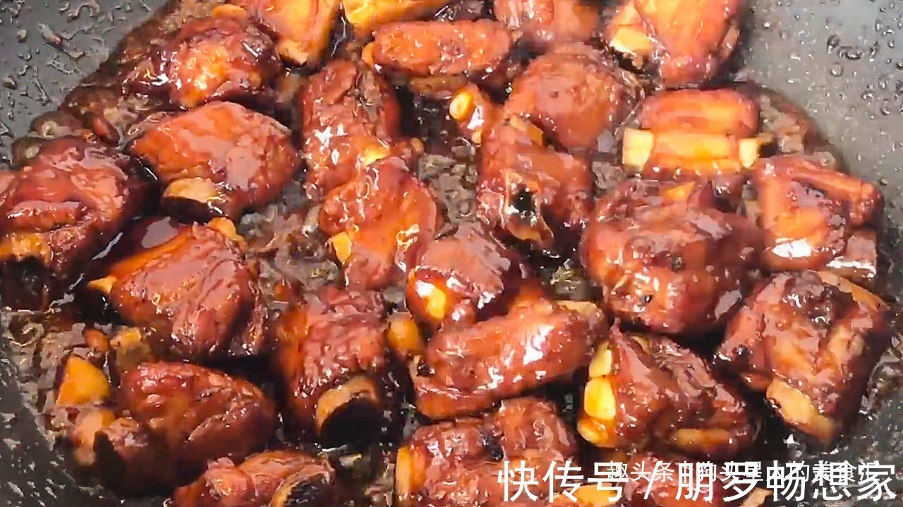 做排骨,不要焯水跟油炸了,教你一个做法,软烂脱骨,超下饭