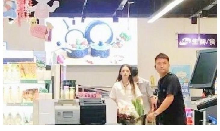 中餐厅|《中餐厅5》新路透，周也带着丁真逛超市，姐弟俩高糊图还是养眼