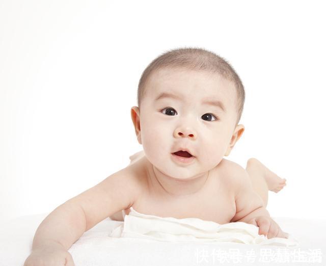 小杨|宝宝出生就对妈妈笑,医生却反手一巴掌,宝妈得知原因后连连道谢