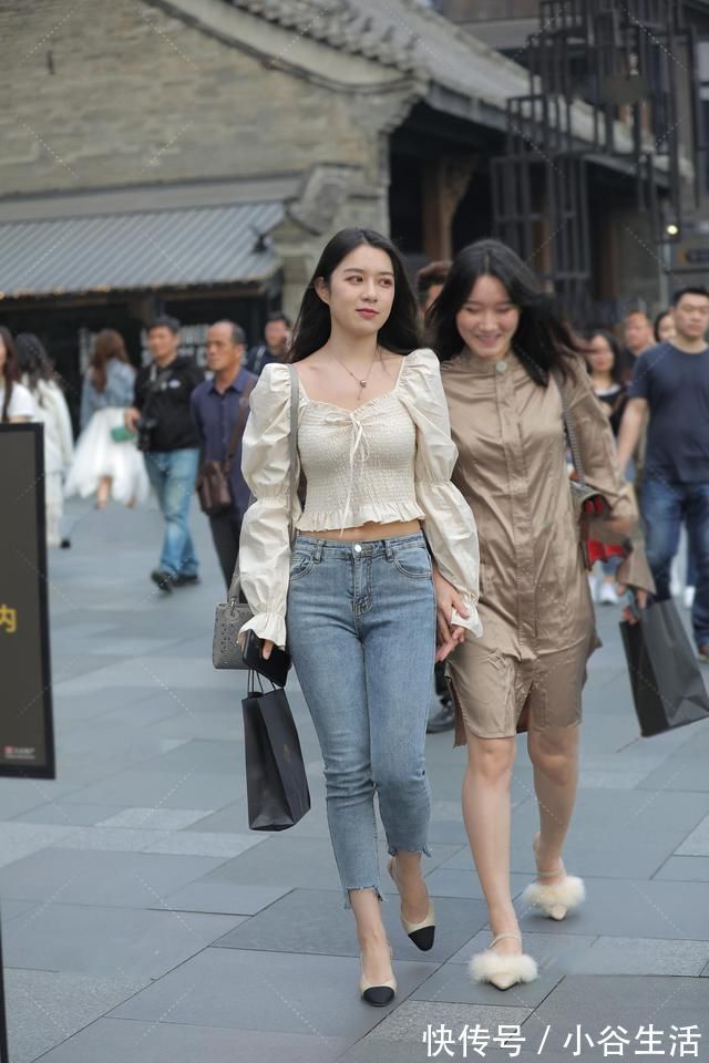 穿搭|小衫配牛仔裤,修身好看又甜美,爱美女生春季减龄的搭配