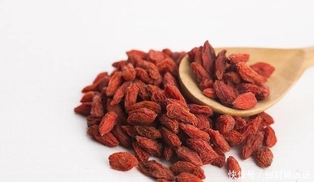  黄金|枸杞和“它”是黄金搭配，若能连喝7天，或许肾补满，肝也干净了