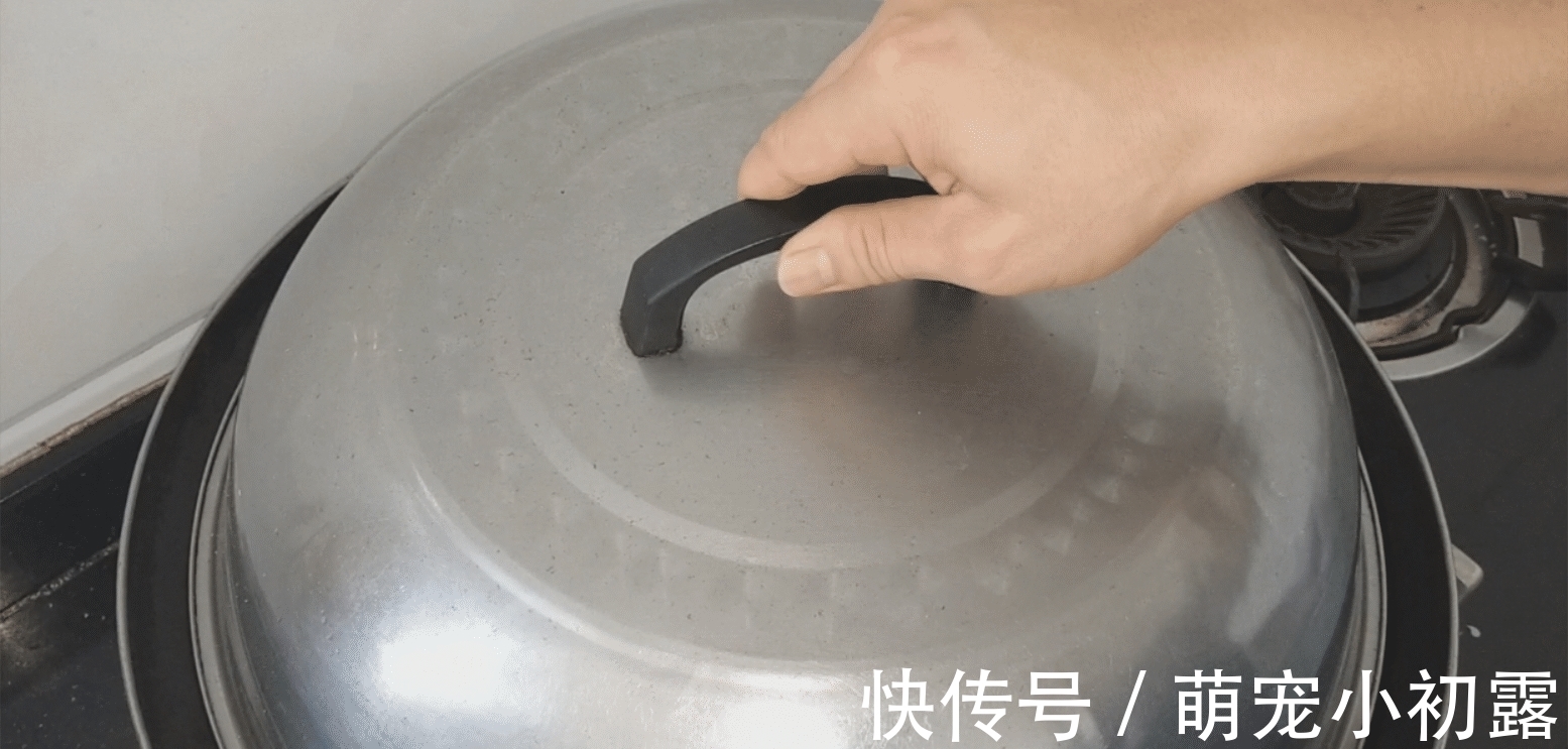 盐焗鸡家常做法,不用炒盐,一样皮香肉滑又入味,一只4斤不够吃