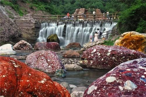 河南西北小城济源市，愚公移山发生地，拥有五个AAAA级景区