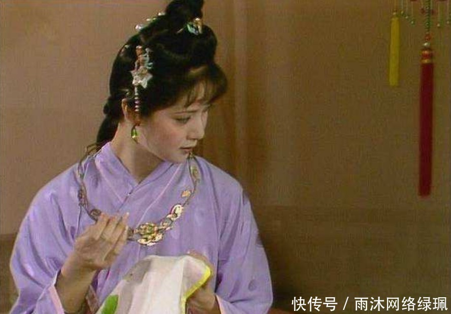 宝钗@从宝玉挨打就能看出,金玉本非良缘,就算宝钗走到宝玉床前也没用