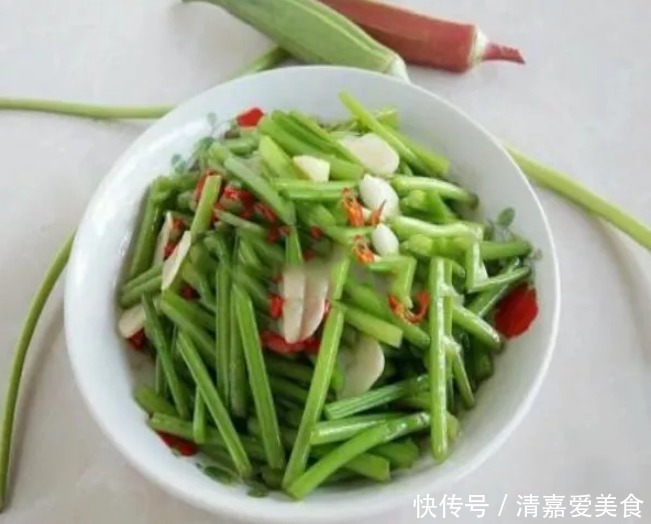  做法|老妈把“红薯杆”换个新做法，变成美味的凉拌菜，端上桌就光盘！