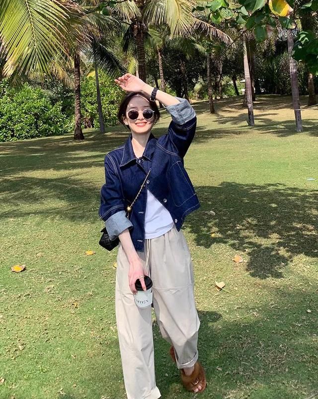 春天一定要有这4件“薄外套”,百搭又时髦,穿上舒适度刚刚好!