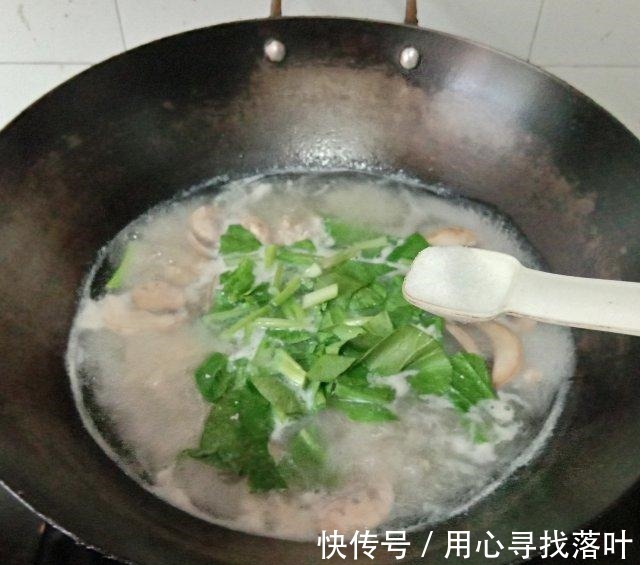口蘑菜心|口蘑菜心肉丸汤，营养丰富，汤鲜味美！