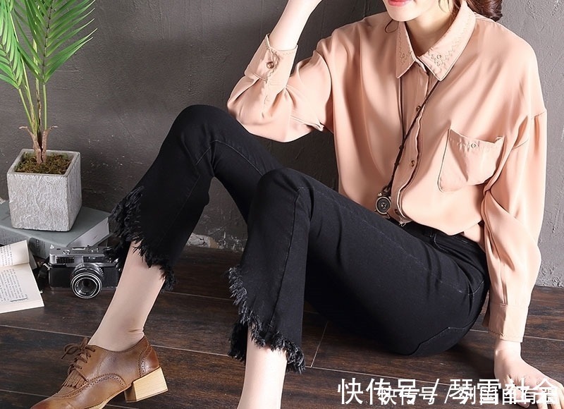 牛仔裤 懒闺蜜自从有了牛仔裤,再也没有搭配烦恼了,尽显青春靓丽感!