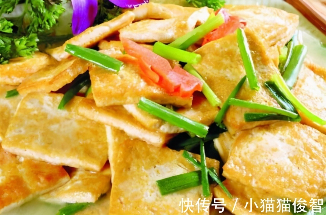 煎豆腐时,不要直接下油锅,多加这一步,豆腐不碎不粘锅